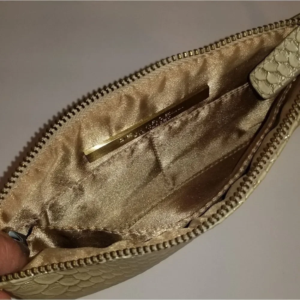 Mossimo‎ Supply Co clutch
